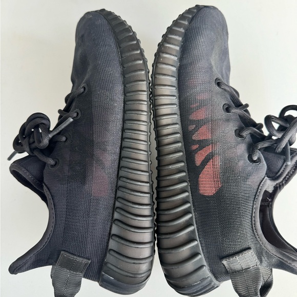 YEEZY BOOST 350 BLACK MENS SZ 6 WOMENS SZ 8 GOOD CONDITION INCLUDES ORDER INFO - Picture 4 of 7